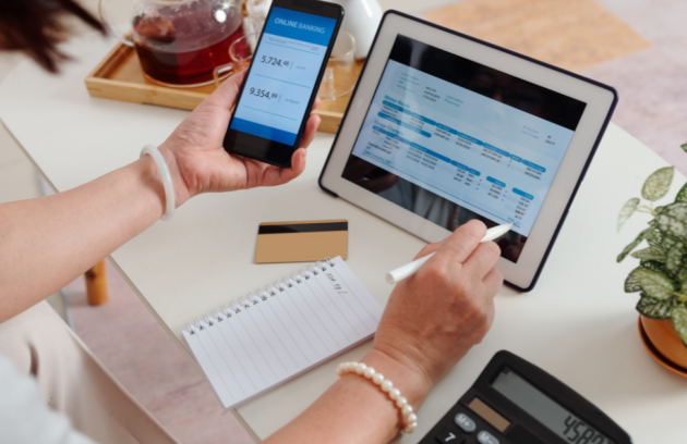 A therapist reviewing payment details with a patient, representing private pay therapy rates in a cash-based practice.